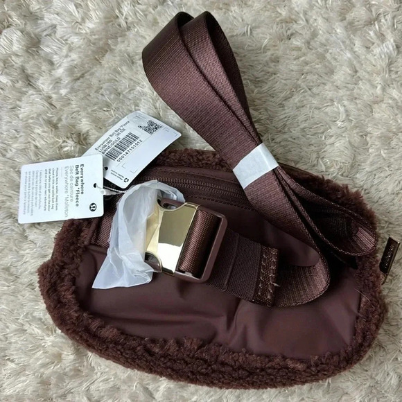 Lululemon Everywhere fleece Belt Bag Brown Earth/Gold size 1L - Picture 2 of 10